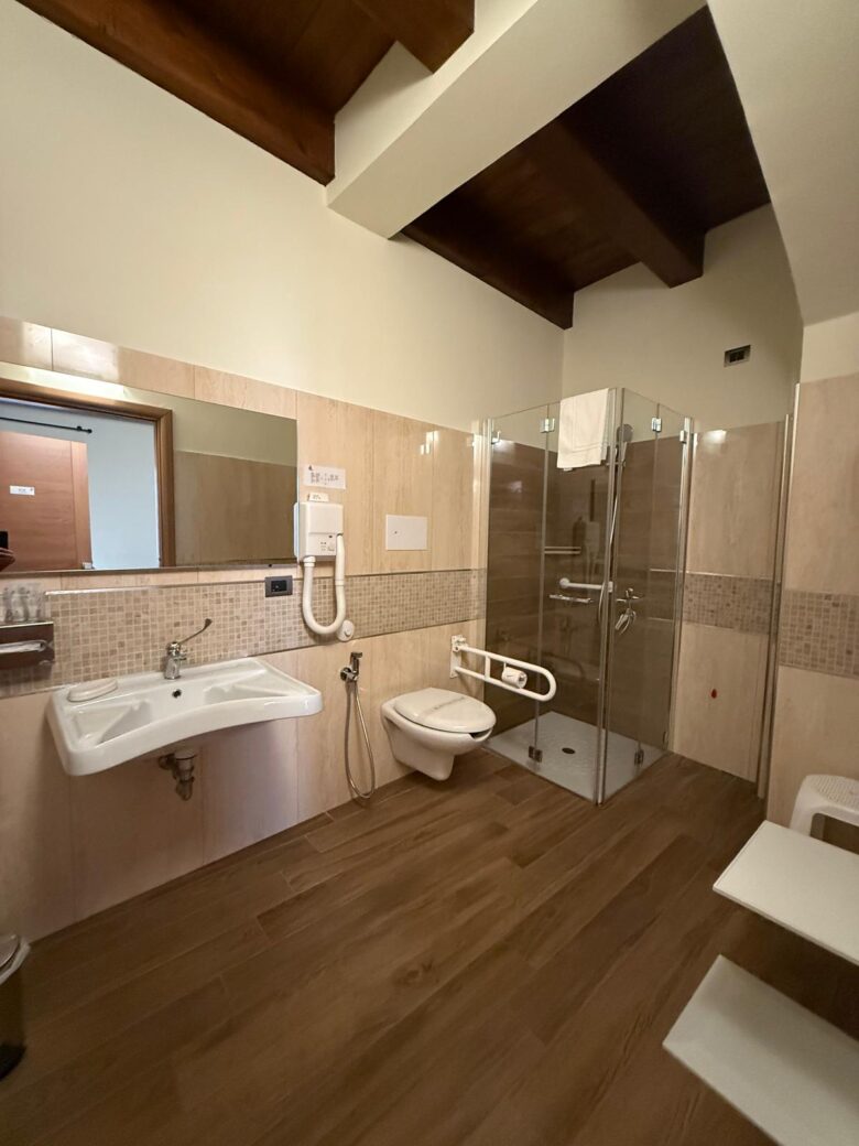 Bagno Camera 101 Hotel Sant'Anna, Rotonda