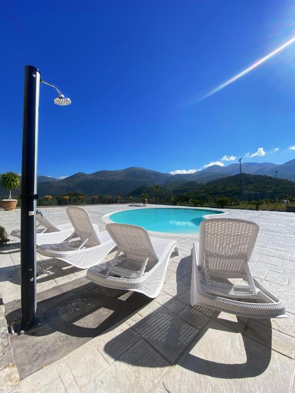 Bordo piscina del Casale Donna Mita