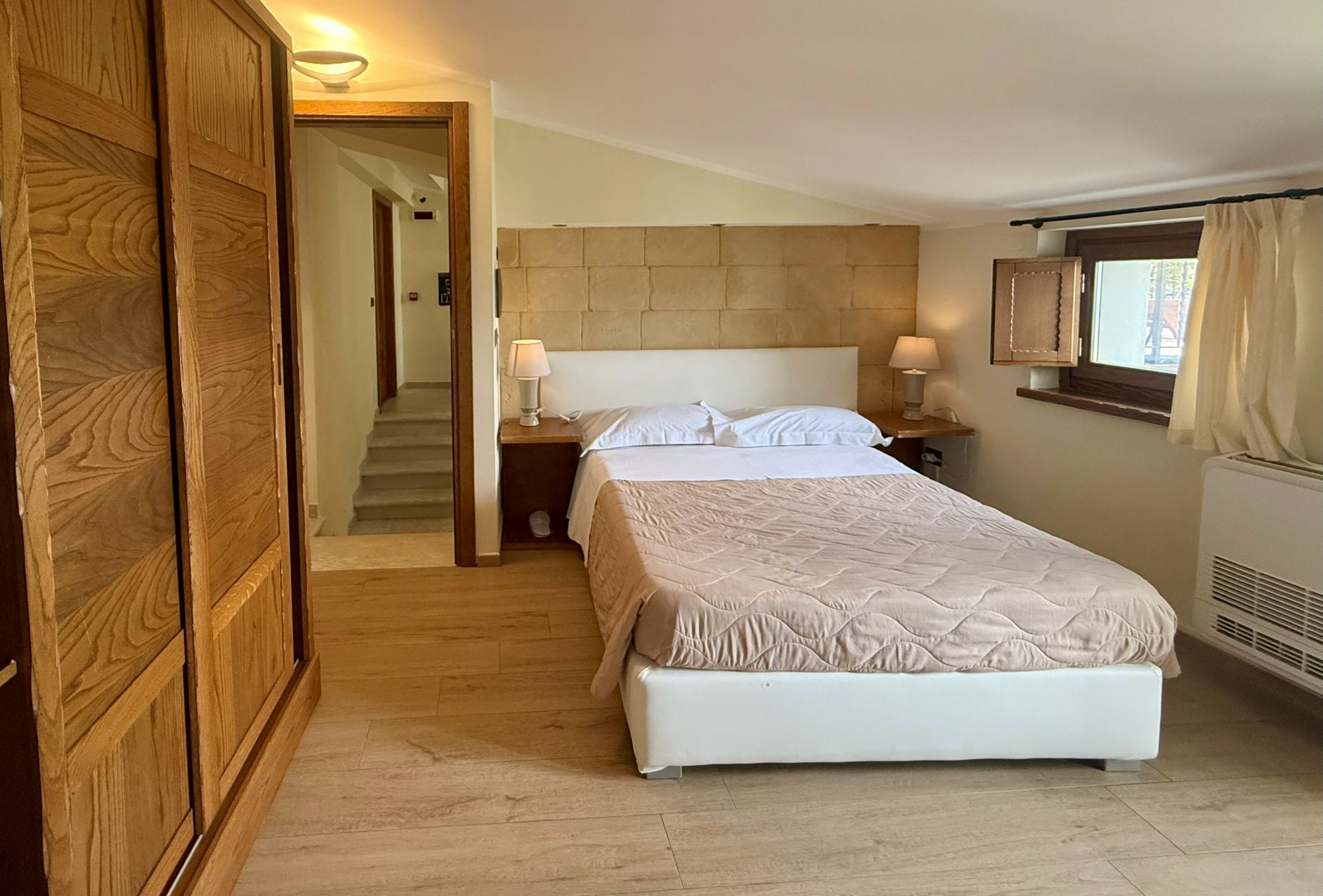 Camera 303 Achillea Mamma Peppina