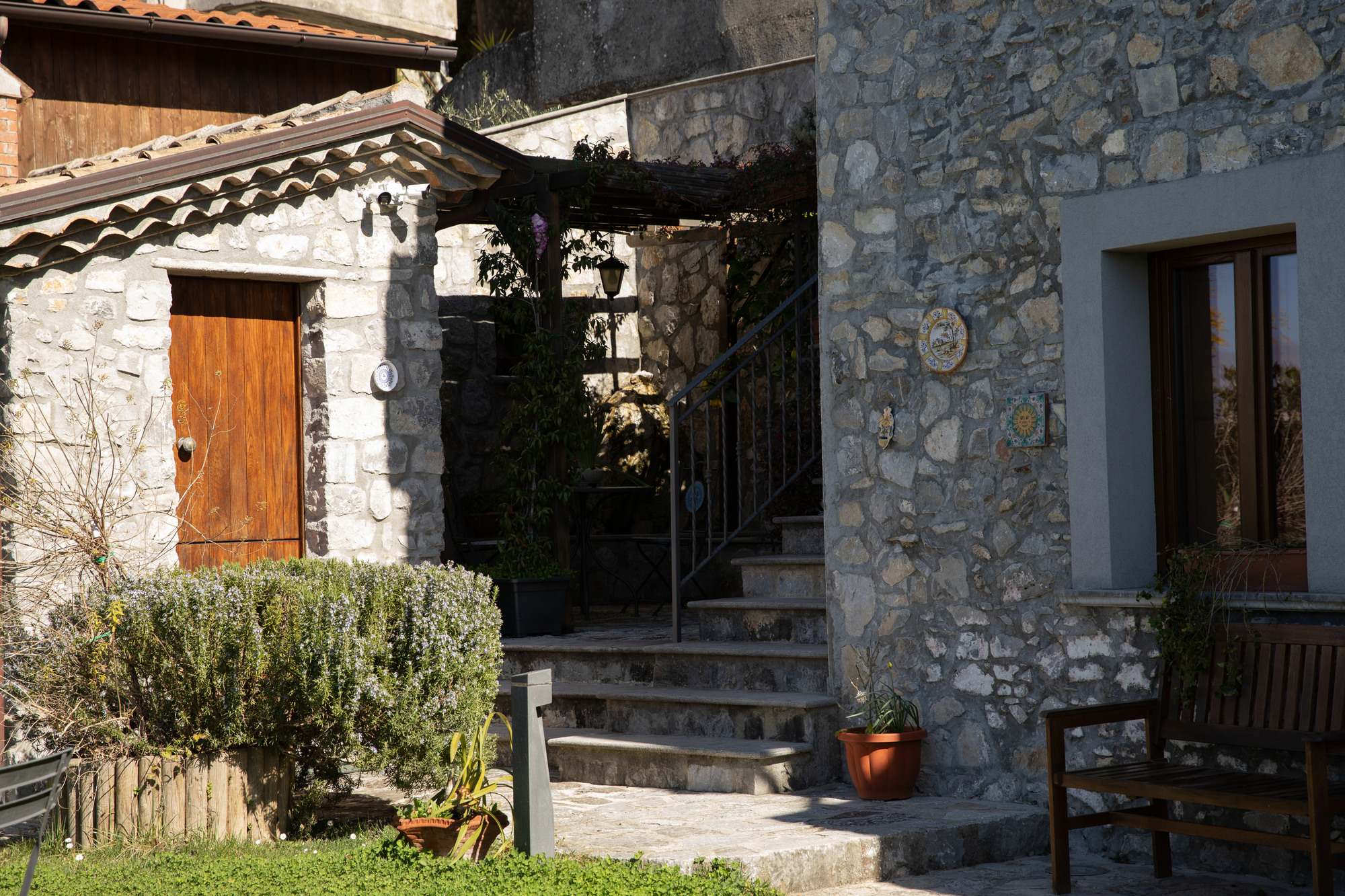 Particolare del giardino della dimora Mamma Peppina