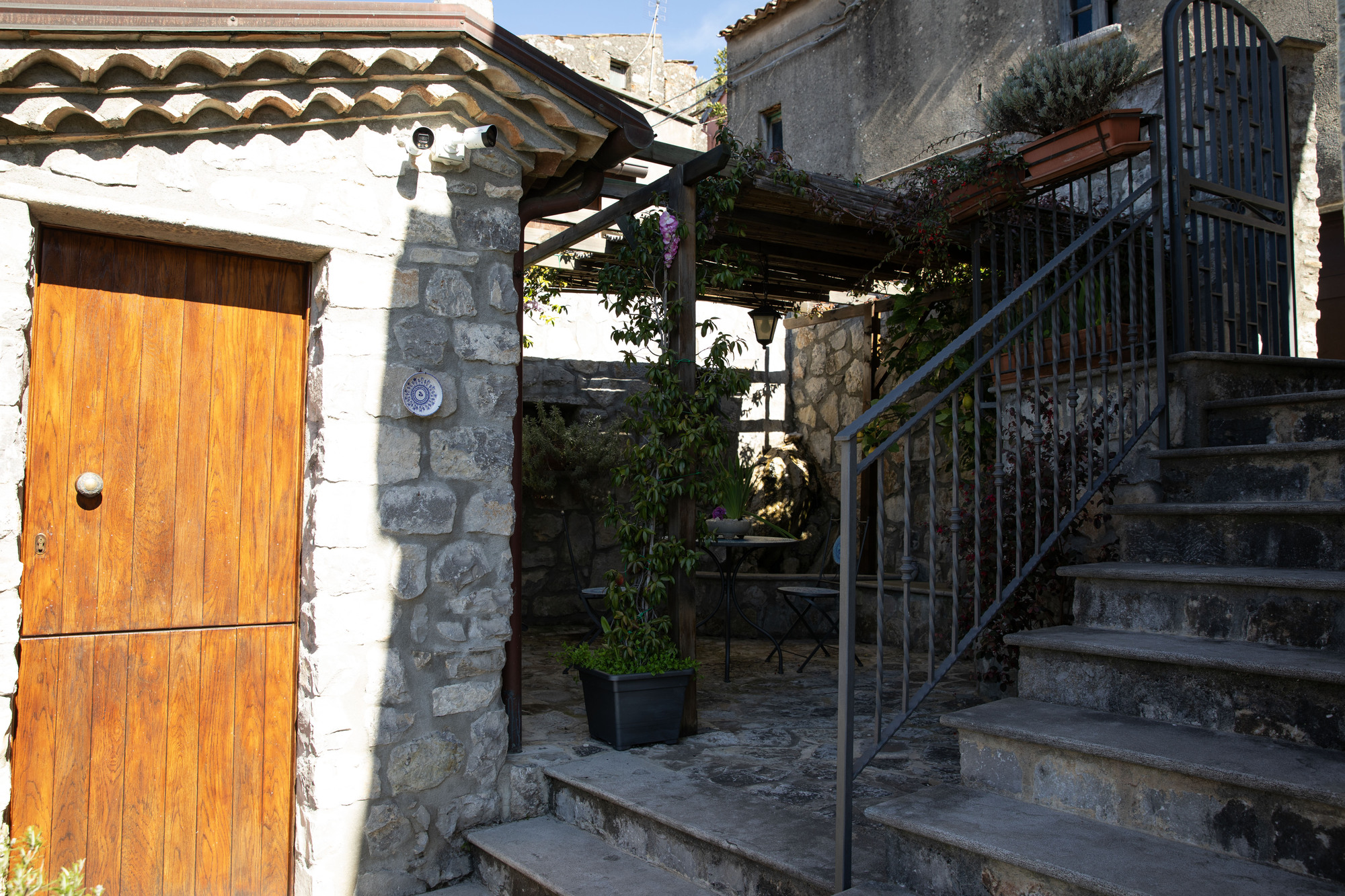 Particolare del giardino della dimora Mamma Peppina