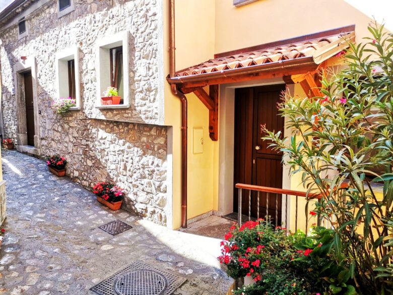 Ingrezzo della dimora Zu Mario