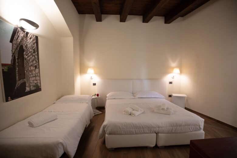 Letti della camera 201 Hotel Sant'Anna - Foto Marilena Di Vito