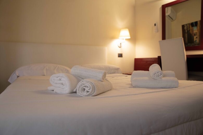 Particolare del letto camera 202 Hotel Sant'Anna Rotonda - Foto Marilena Di Vito