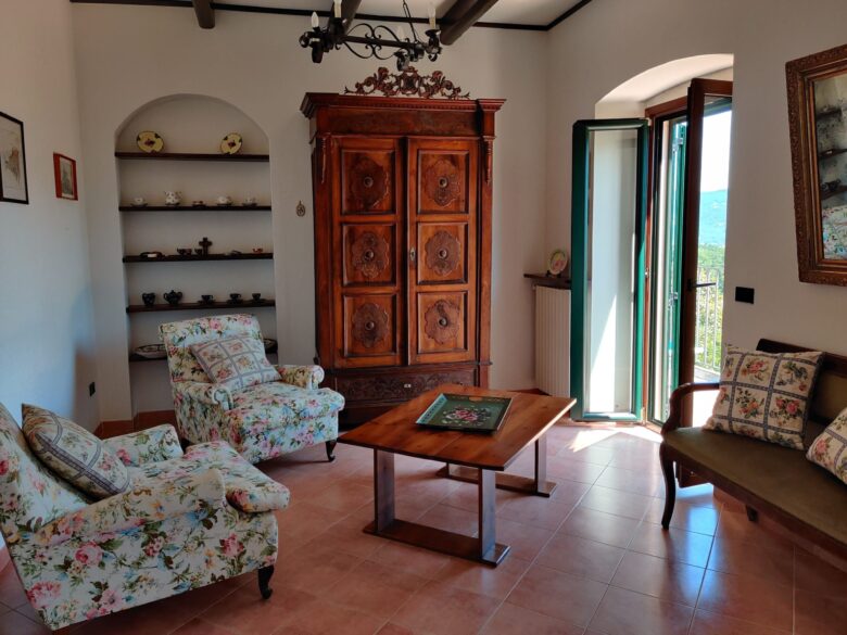 Particolare dell'interno del Casale Donna Mita