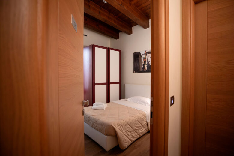 Camera 102 vista ingresso - Foto Marilena Di Vito