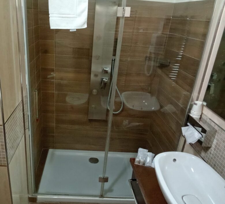 Doccia bagno camera 202